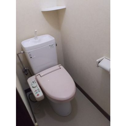 水洗トイレです。ウォシュレットです。