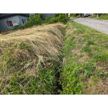 前面道路の蓋のない側溝