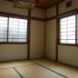 和室には窓が二つあって明るいです。
